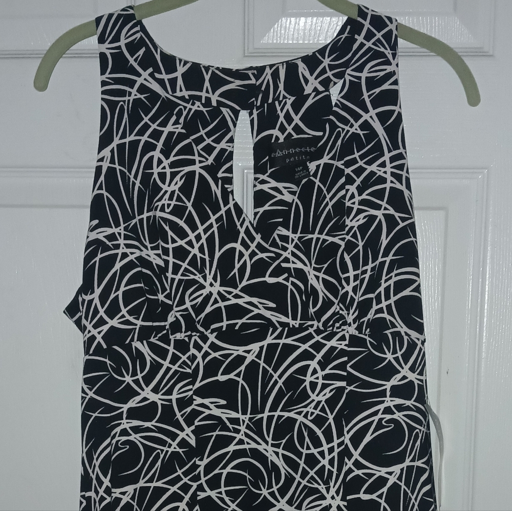 connected apparel Black & White Abstract Petite Top